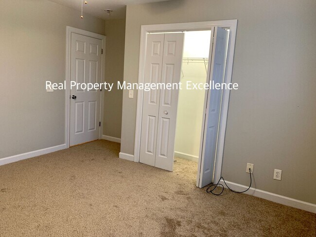 Building Photo - Spacious Corner Lot Ranch in Princeton, Fe...