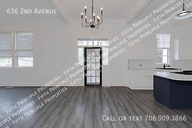 Building Photo - 636 2nd Ave