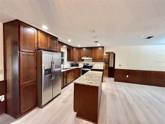 Building Photo - 2503 Woodhaven Ct