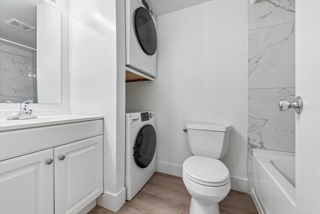 Building Photo - Recently Renovated 2BR Condo in Sought-After Goshen Valley