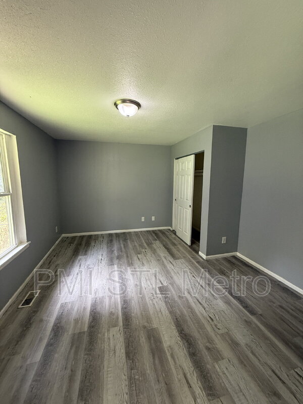 Building Photo - 10870 Spring Garden Dr
