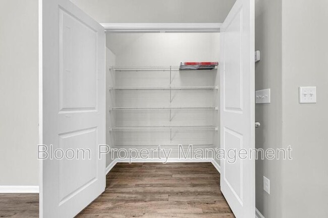 Building Photo - 4995 Hay Bale Ct