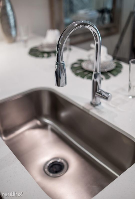 Building Photo - 1 br, 1 bath Condo - 90 Rainey St