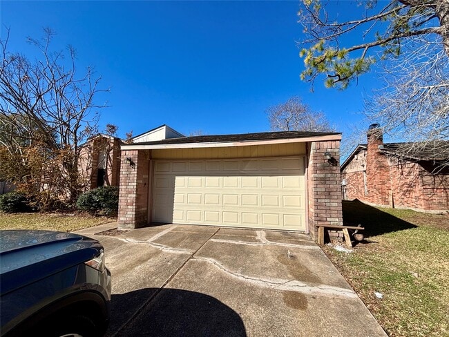 Building Photo - 15846 Blueridge Rd