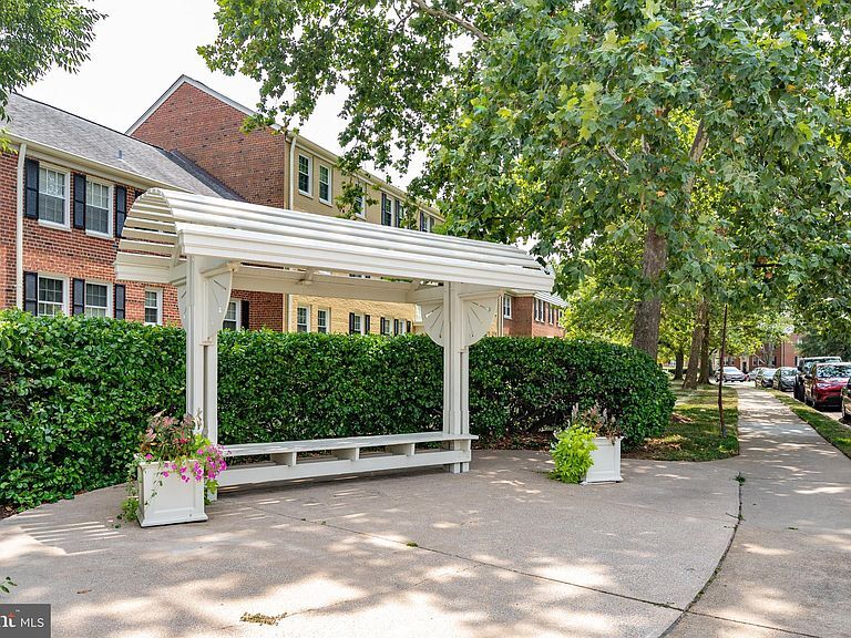 Building Photo - 6726 W Wakefield Dr