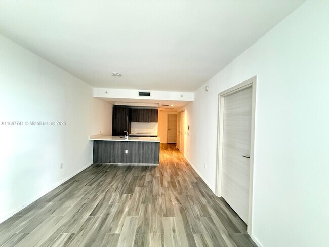 Building Photo - 801 S Miami Ave