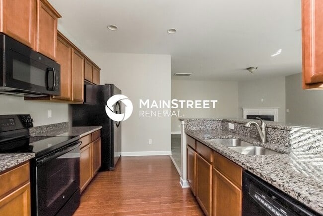 Building Photo - 3 Bedroom Pet-Friendly Home in Charlotte, NC with Main Street Renewal