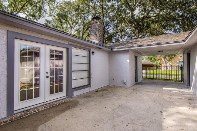 Building Photo - 2716 Pinecone Ln