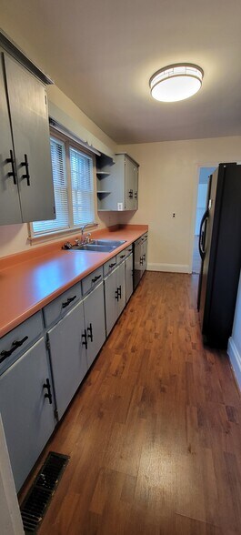Galley kitchen - 1106 Highside St