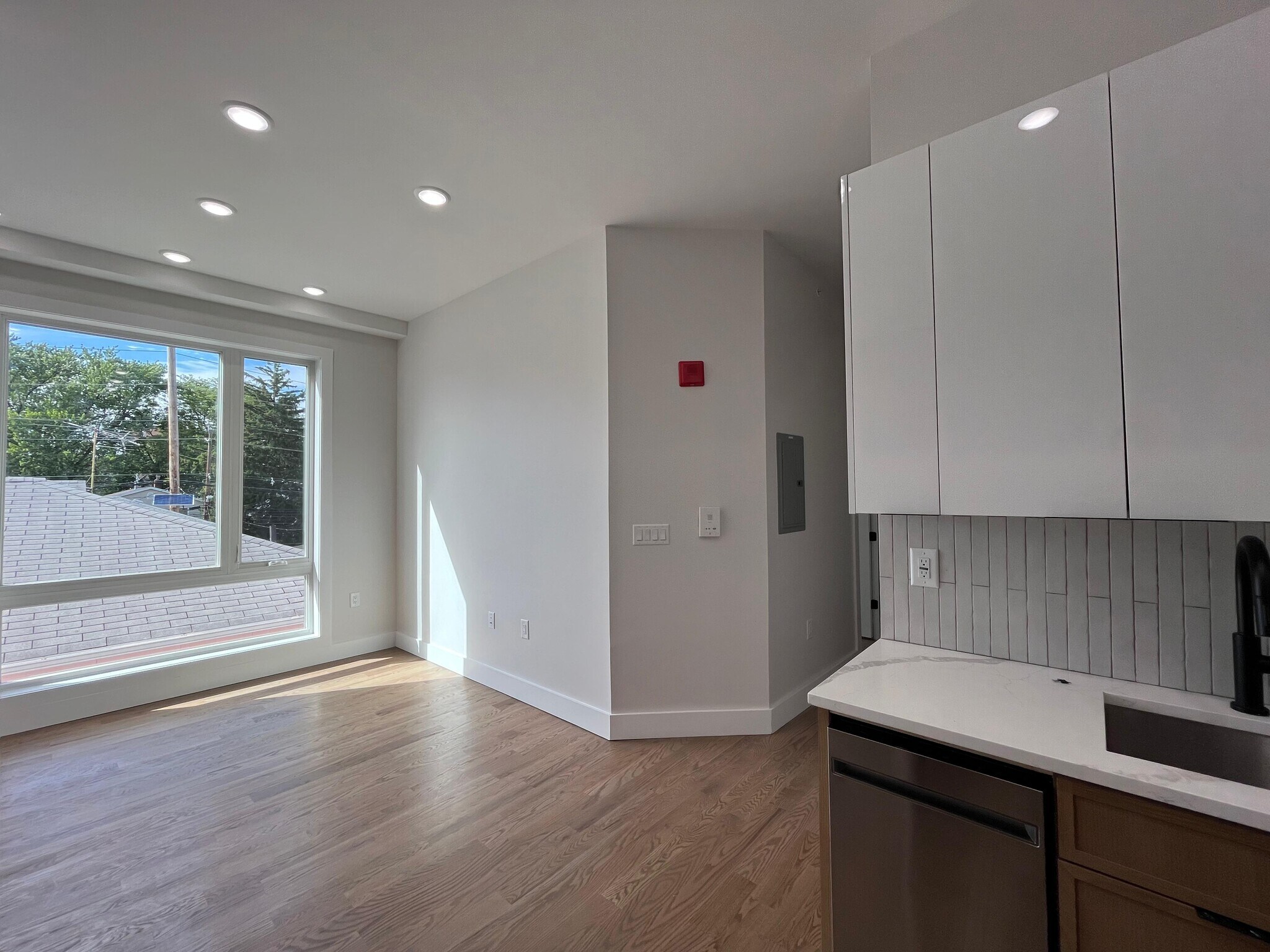Building Photo - 42 Lembeck Ave
