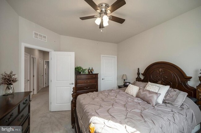 Building Photo - 7977 Independence Dr