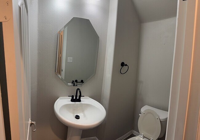 Building Photo - 7335 Horton Ranch Rd