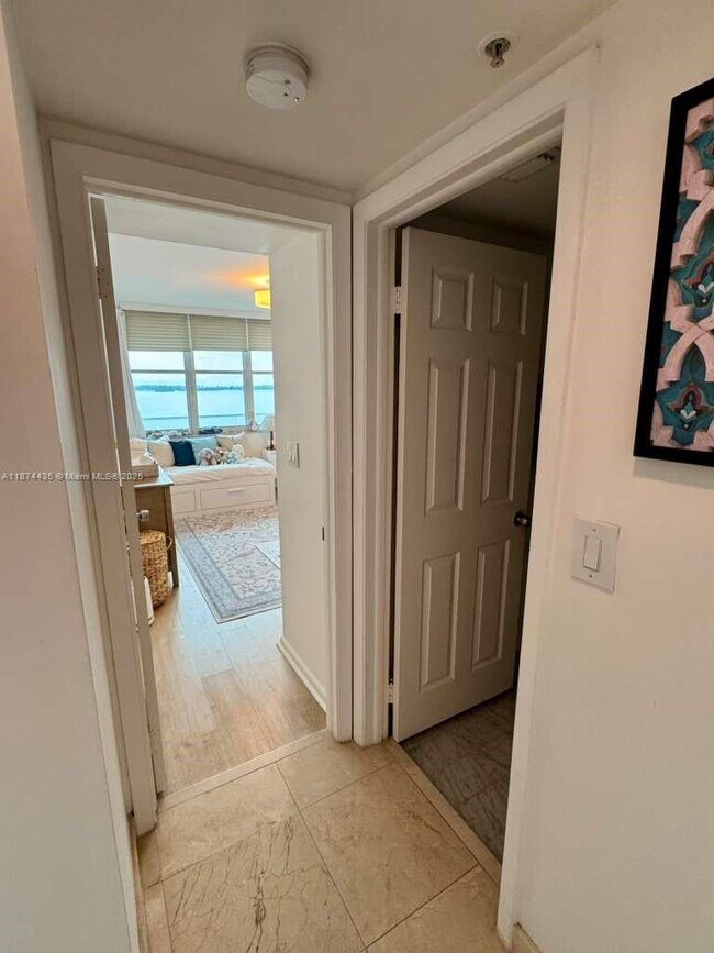 Building Photo - 800 Claughton Island Dr