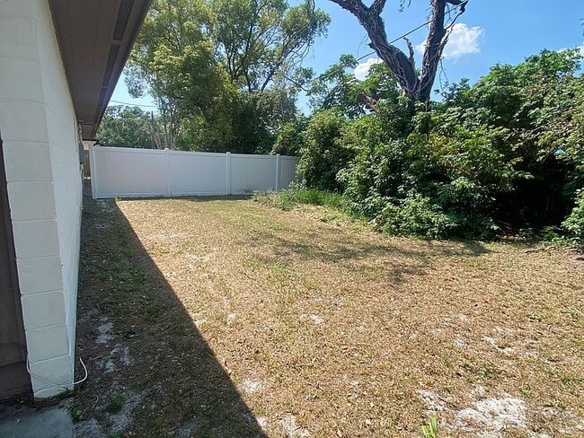 Building Photo - "Charming 2-Bed, 2-Bath Retreat in Winter ...