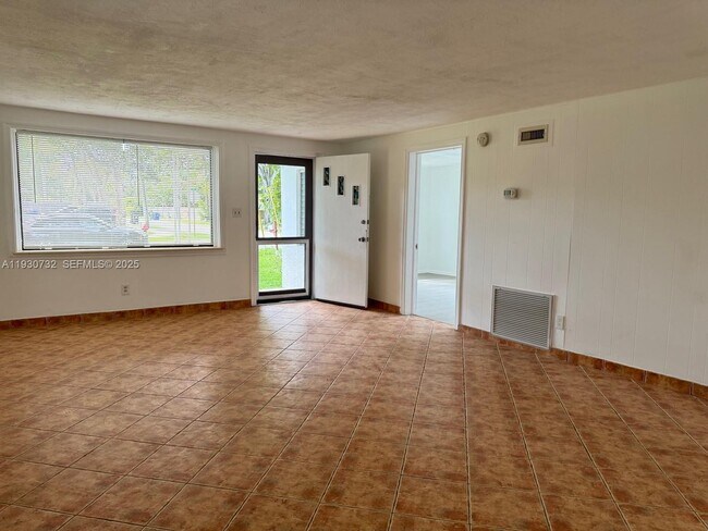 Building Photo - 1821 SW 23rd St