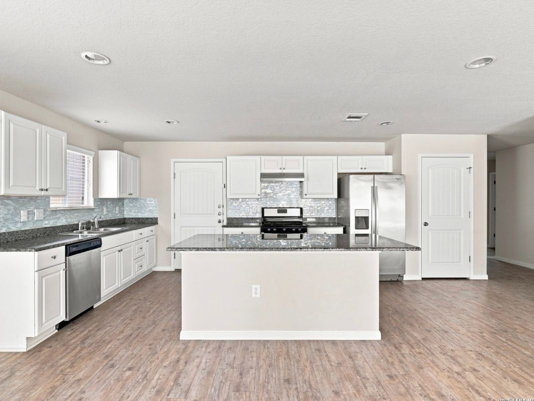 Building Photo - 10203 Relic Oaks