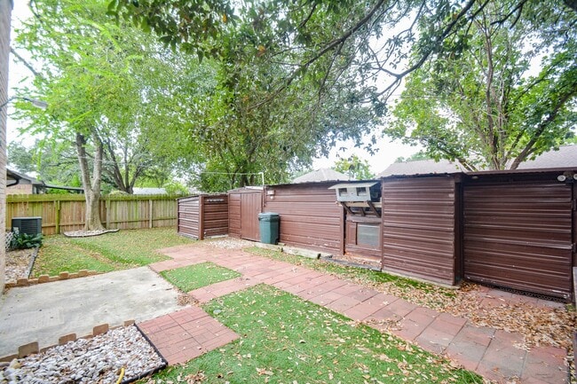 Building Photo - 19331 Nasworthy Dr