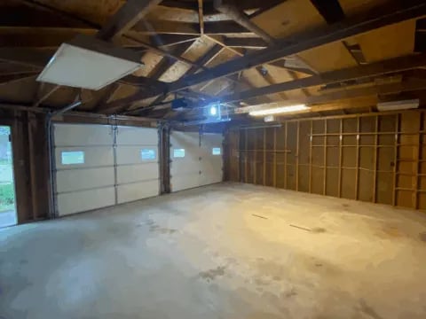 Building Photo - 221 S Thomas St