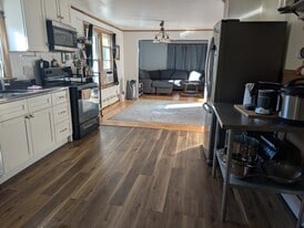 Building Photo - 8 Valley St