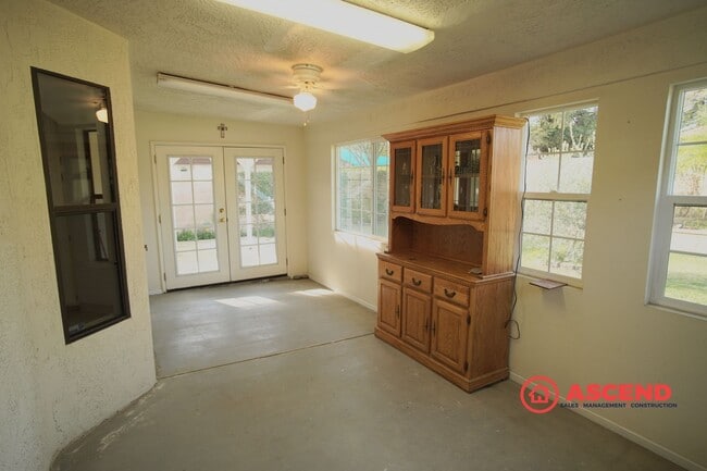 Building Photo - Beautiful Home Located In Rosedale Area!