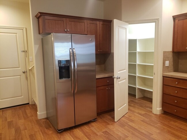 Building Photo - Wonderful Townhouse in Bethany/ NW Portland