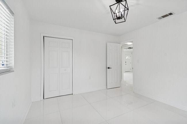 Building Photo - 455 81st Ave