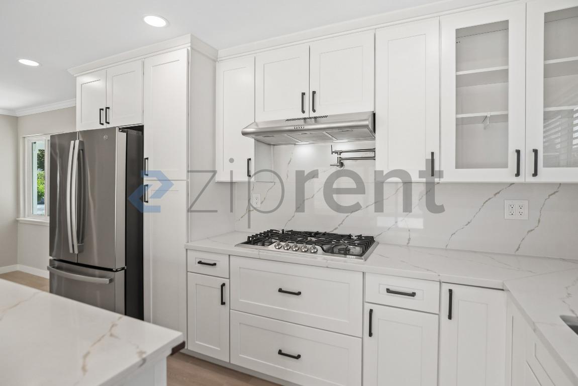 Building Photo - Unit