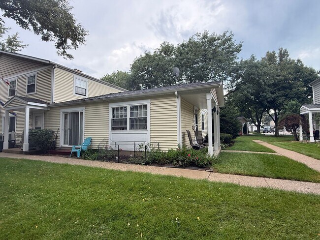 Building Photo - 1204 Roth Ct