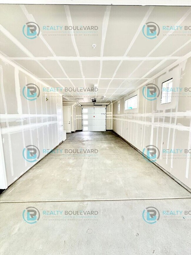Building Photo - Modern 2 Bedroom 2Bath Townhome with Dual Patios & Designer Finishes near Truckee River