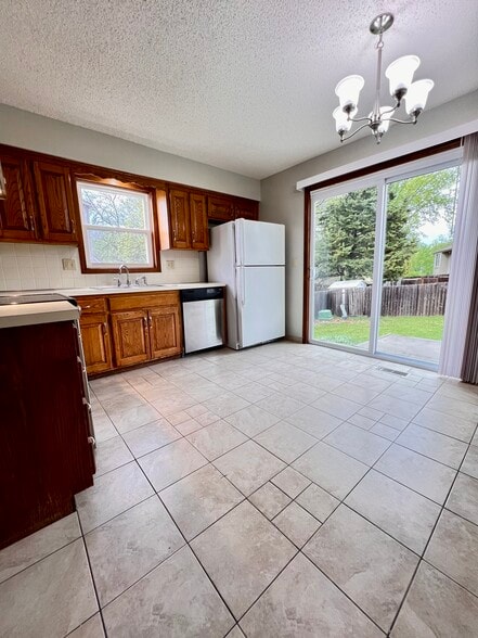 Building Photo - 1220 SE 8th St