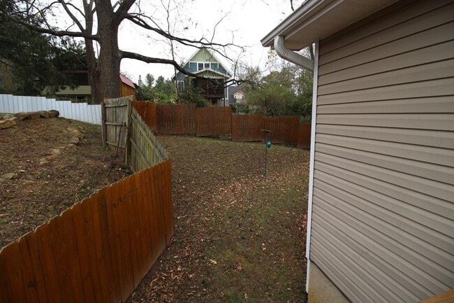 Building Photo - West AVL - Great apartment close to all th...