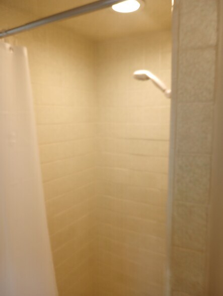Building Photo - 1416 Hillside Dr