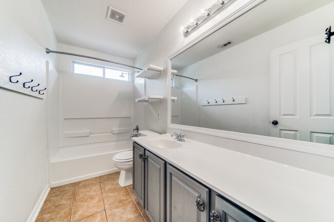 Building Photo - 10811 Marot Field