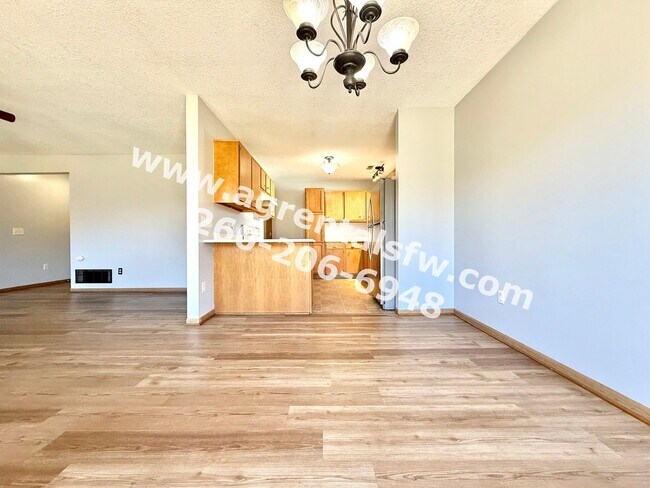 Building Photo - 3 Bedroom House