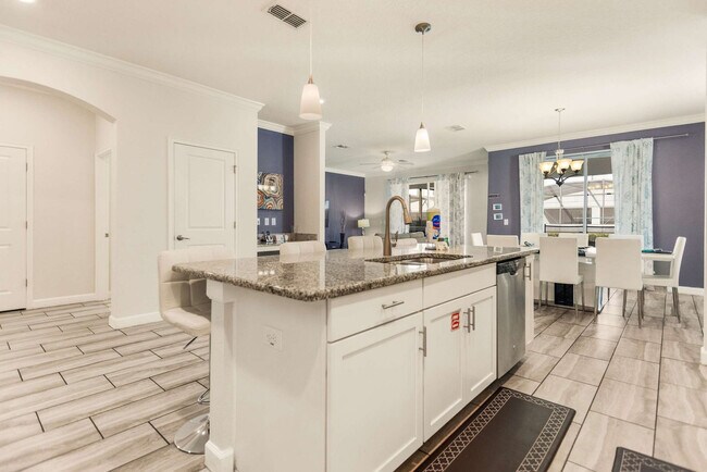 Building Photo - 4718 Kings Castle Cir