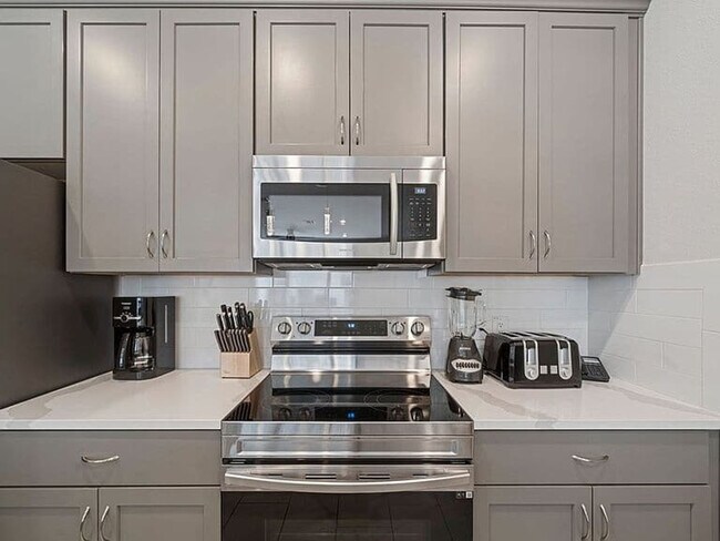 Building Photo - 7916 Draw St