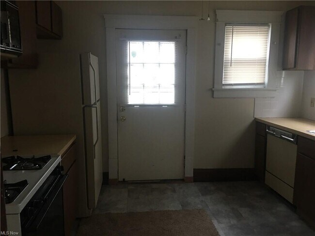 Building Photo - 55 Cotter Ave