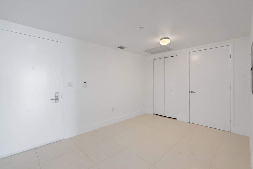 Building Photo - 475 Brickell Ave