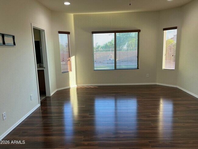 Building Photo - 1019 W Spur Dr