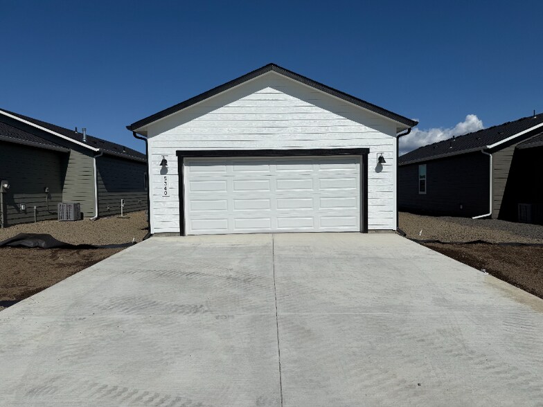 Building Photo - 5340 E Norma Ave