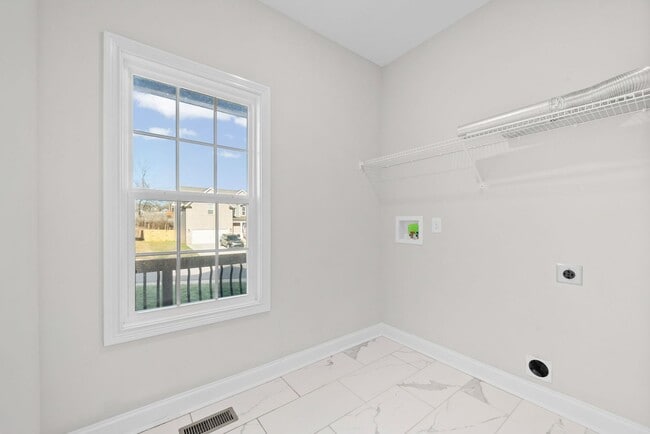 Building Photo - 3 Bedroom 2 1/2 Bath Dog Friendly Home For Rent!