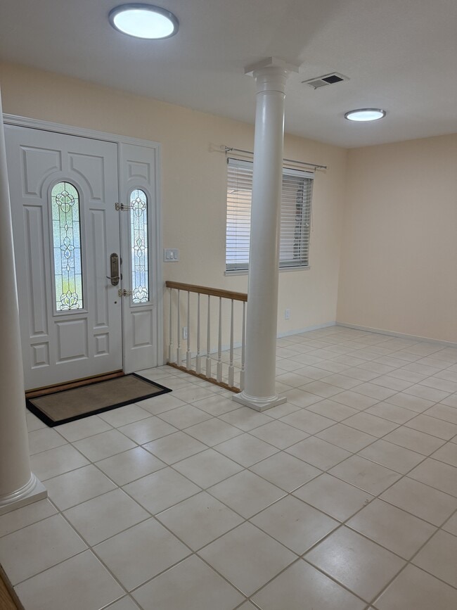 Building Photo - 964 Dawnview Ct