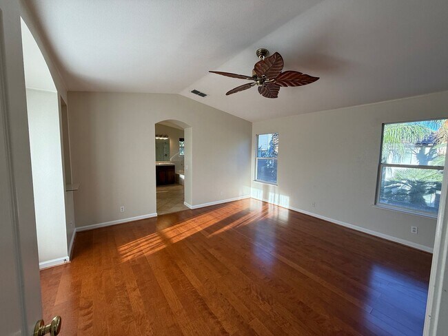 Building Photo - 5 bedrooms located in Redbridge Gated Community!