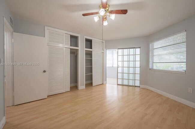 Building Photo - 1651 NE Miami Gardens Dr