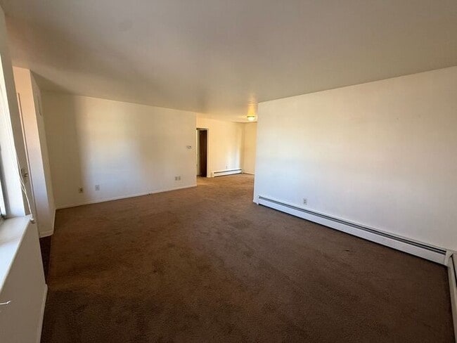 Building Photo - 2 Bed, 1.5 Bath Duplex for Rent in Fort Collins!