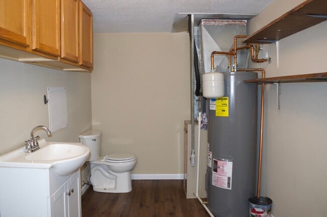 Building Photo - Nice 3 Bedroom 2.5 Bathroom Townhome