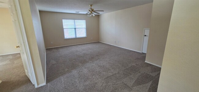 Building Photo - 2820 Deer Ridge Dr