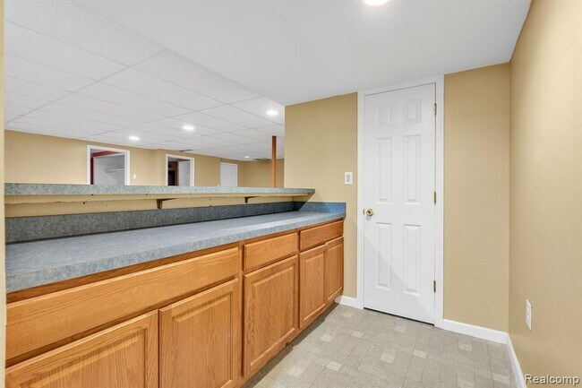 Building Photo - 6573 Poppleton Rd