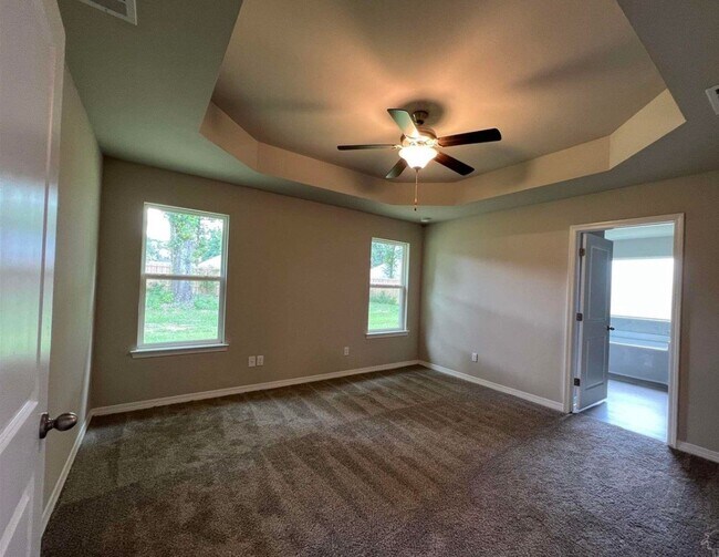 Building Photo - 4630 Santa Rosa Dr