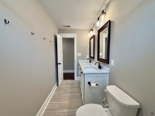 Building Photo - 408 Hawk's Nest Dr